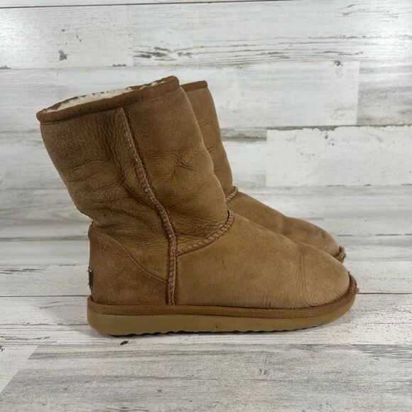 UGG Womens Classic Short 5825 Chestnut Snow Boots Brown Size W6‎ - Picture 1 of 8